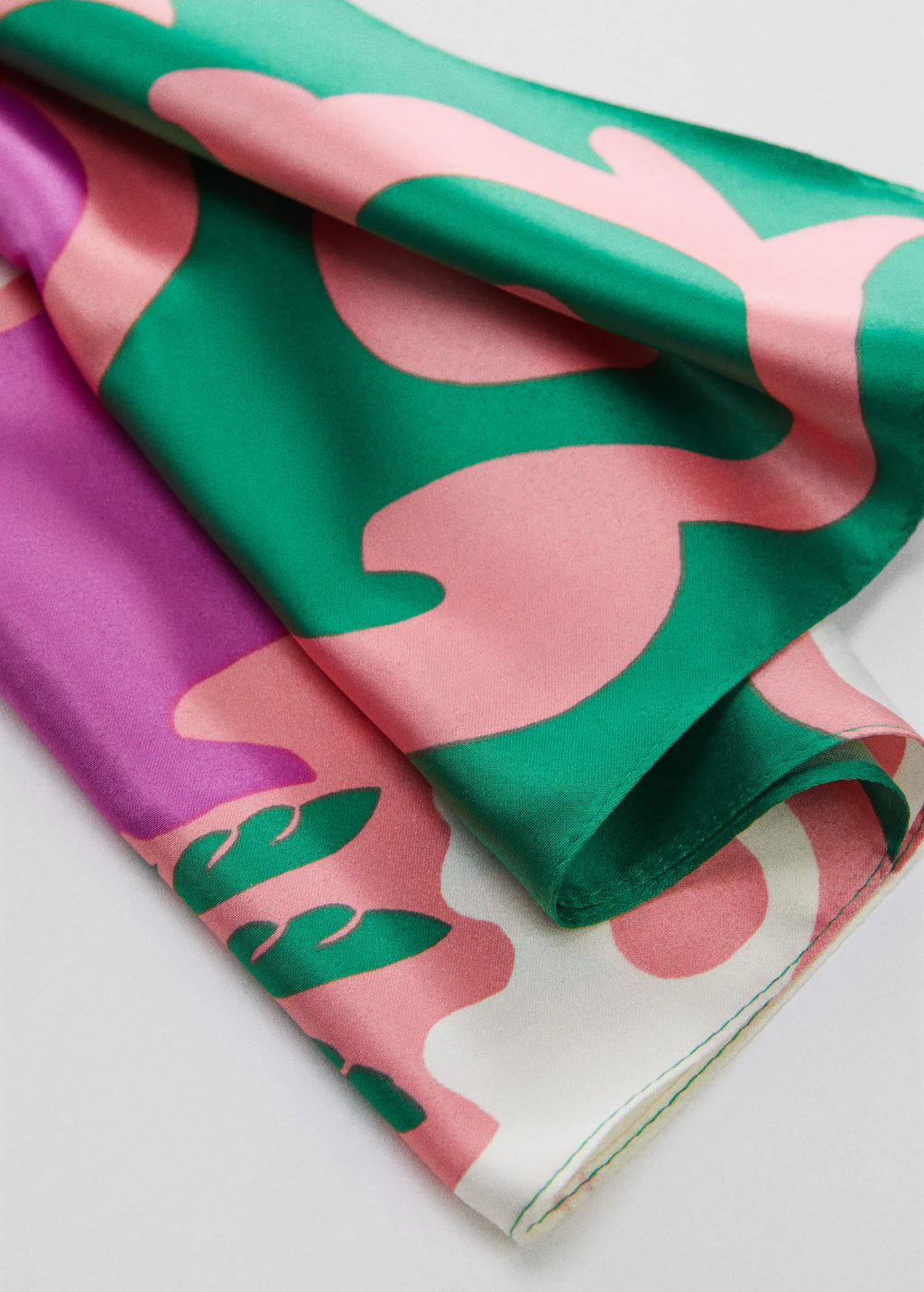 Pañuelo satinado estampado