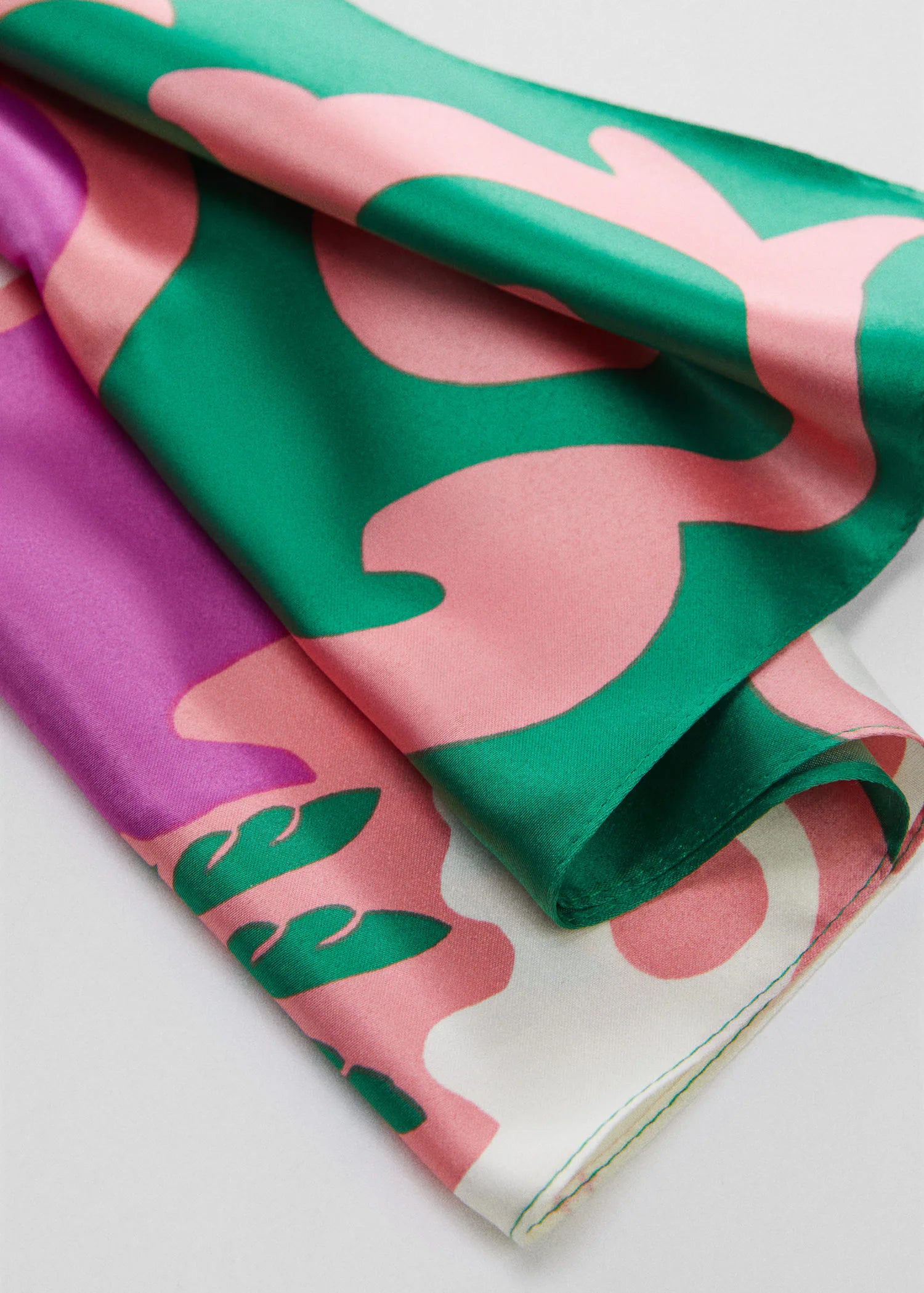 Pañuelo satinado estampado