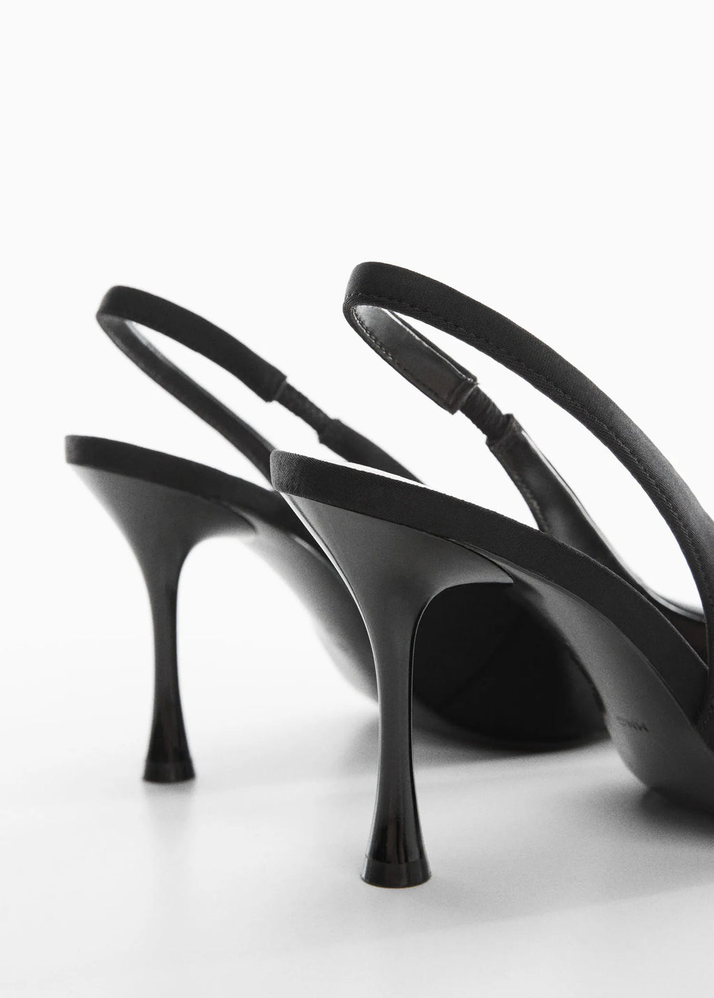 Zapato punta destalonado