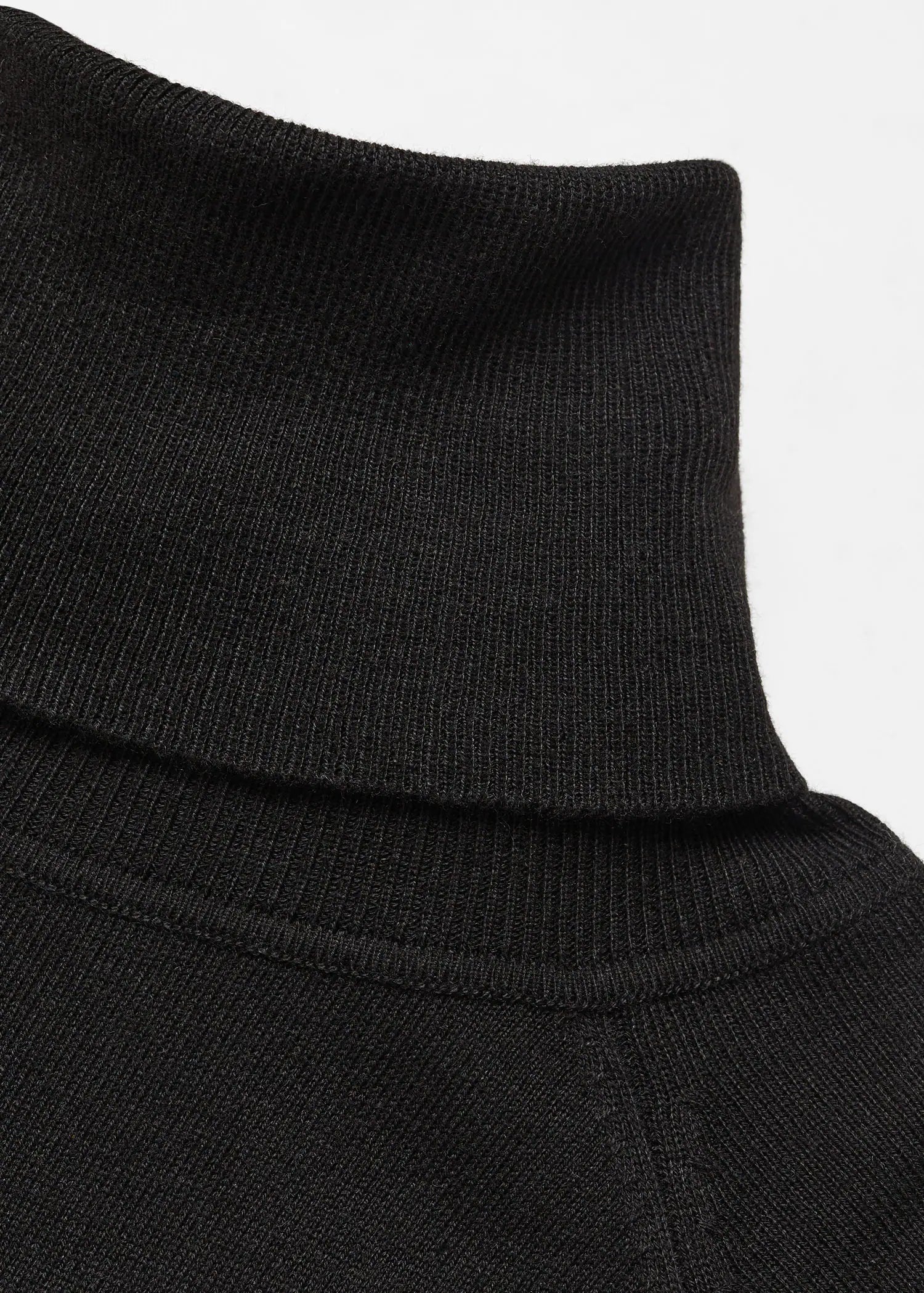 Jersey punto fino cuello vuelto