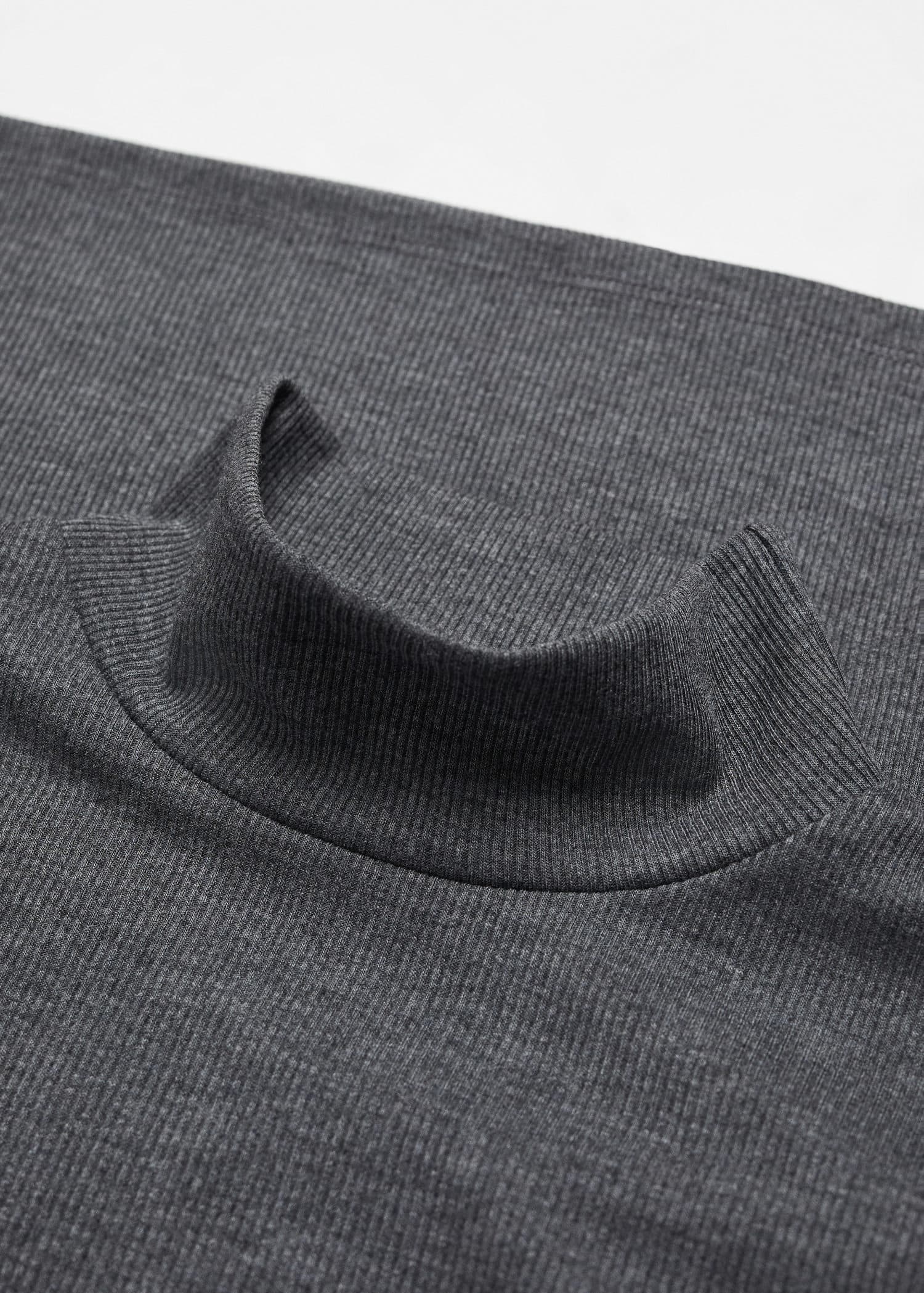 Camiseta cuello alto