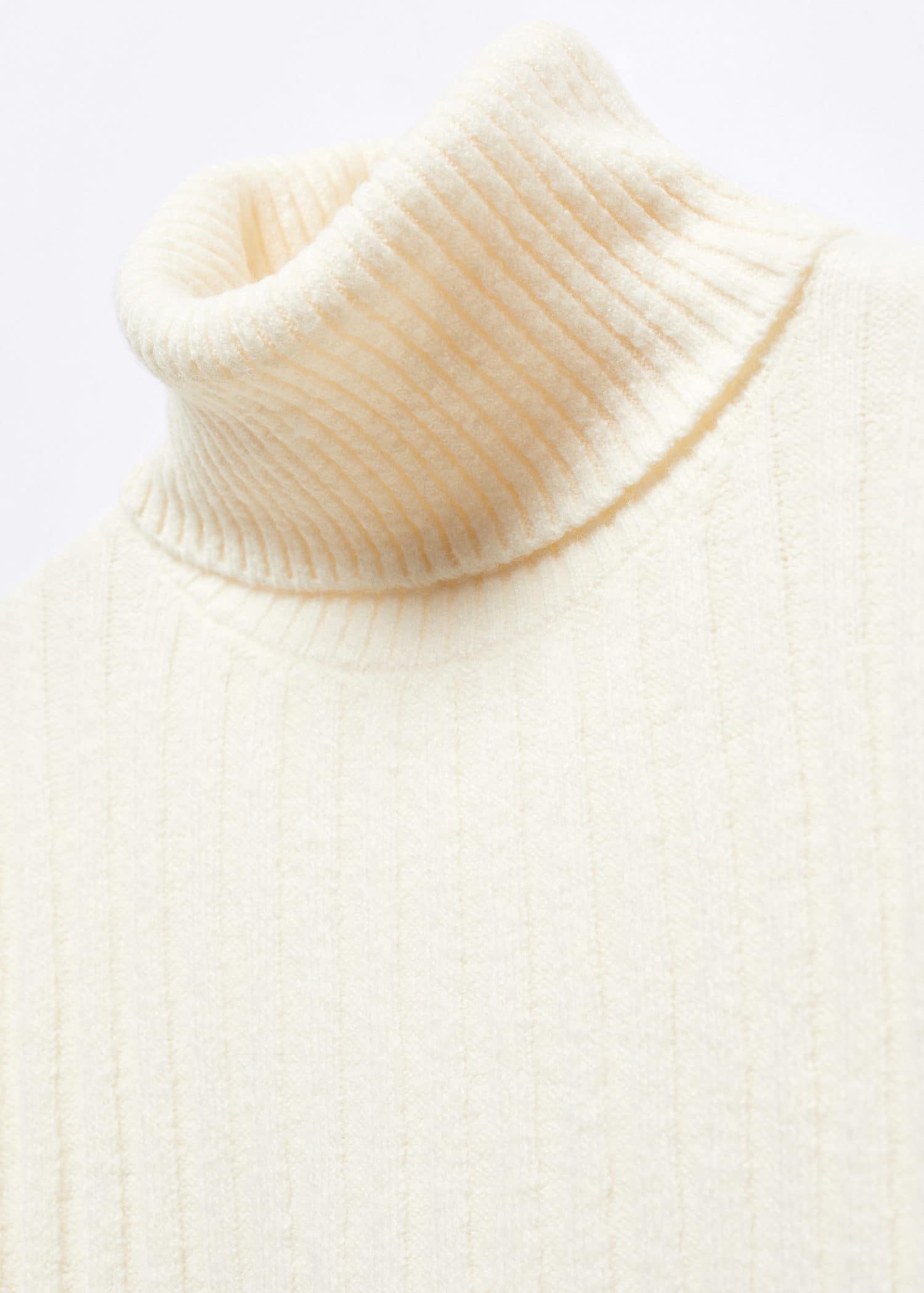 Jersey canalé cuello vuelto