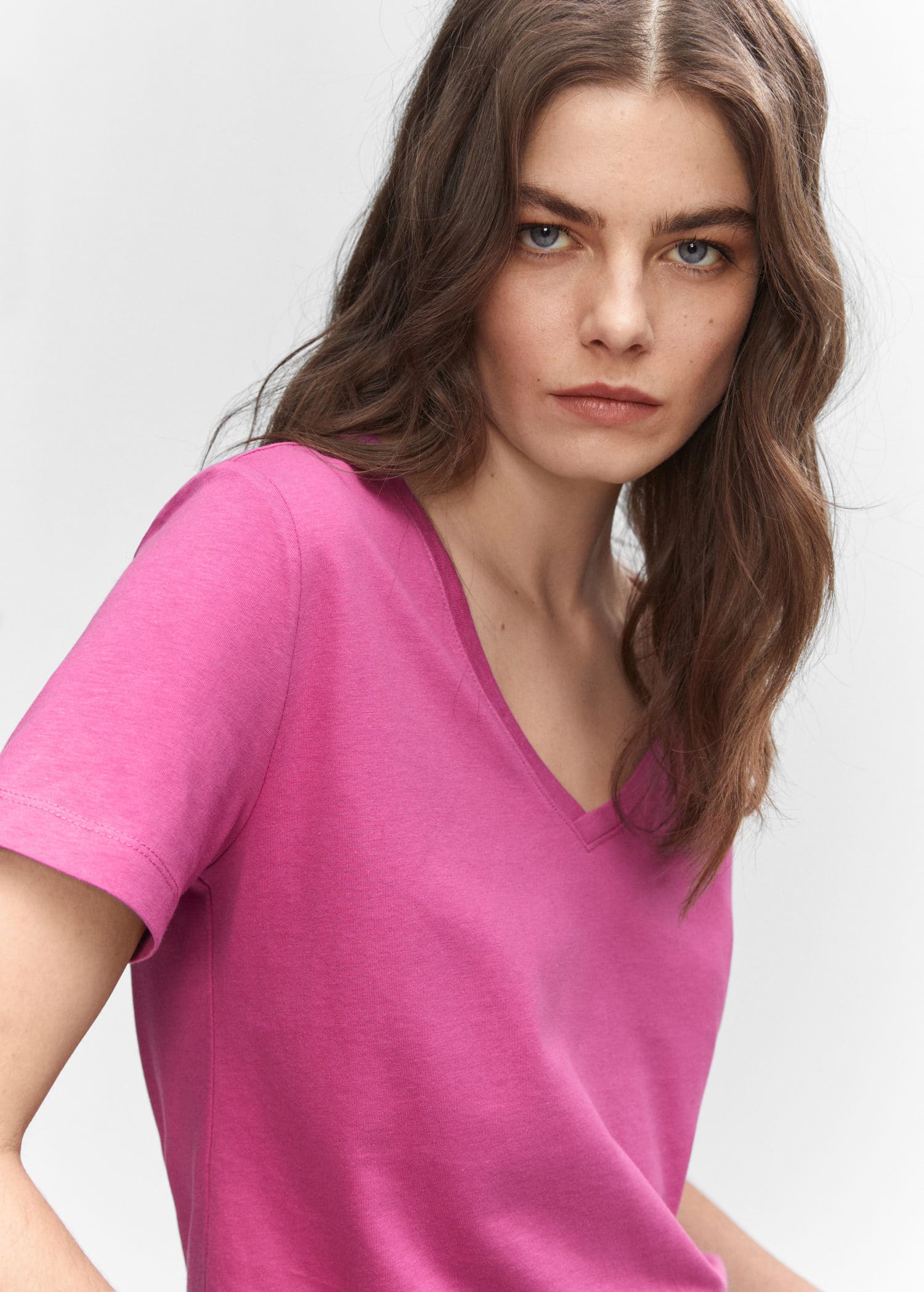 Camiseta algodón cuello pico