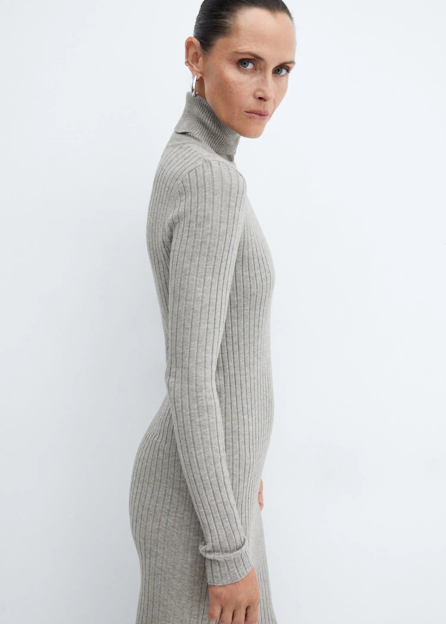 Vestido midi canalé cuello alto