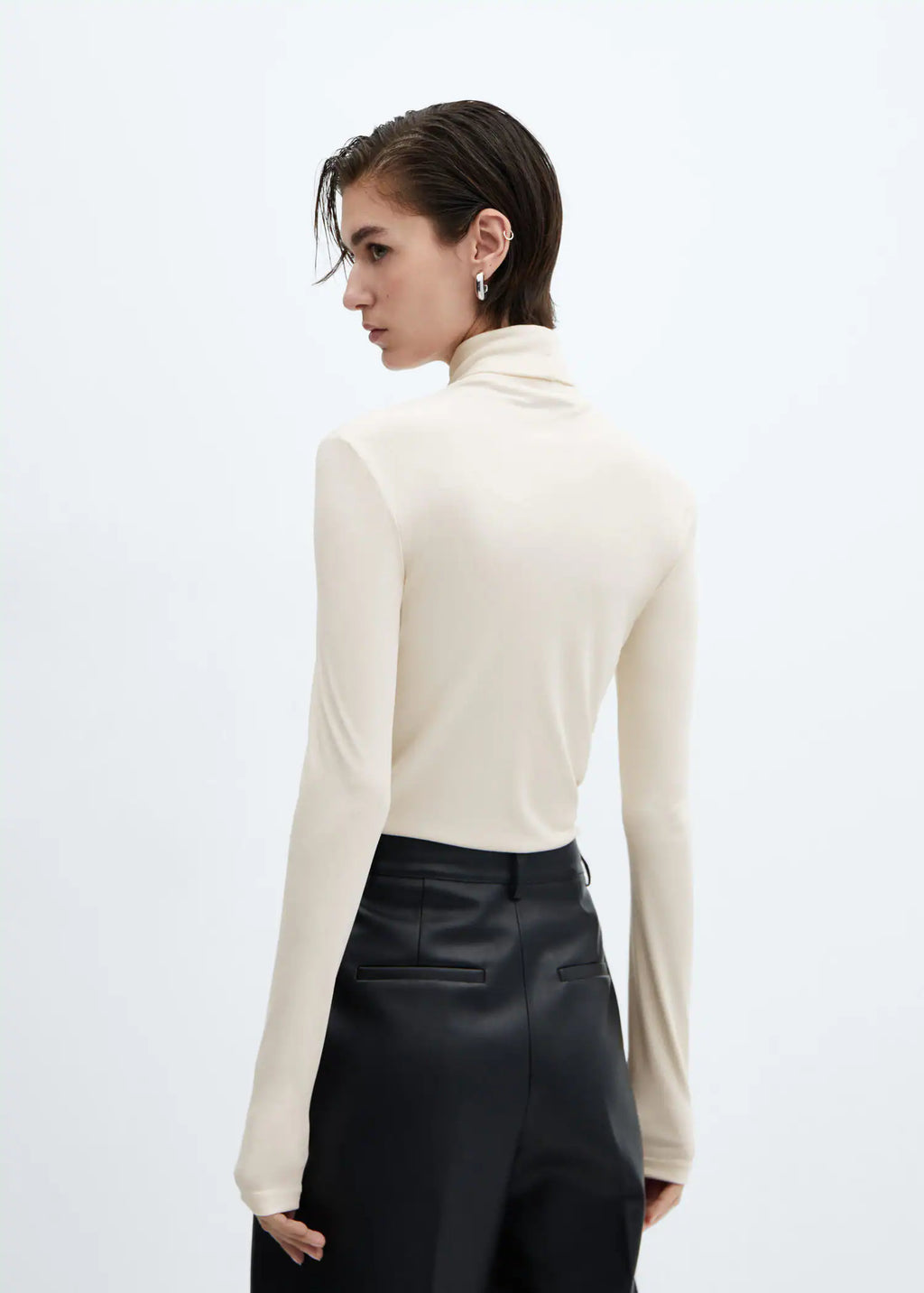 Camiseta modal cuello vuelto