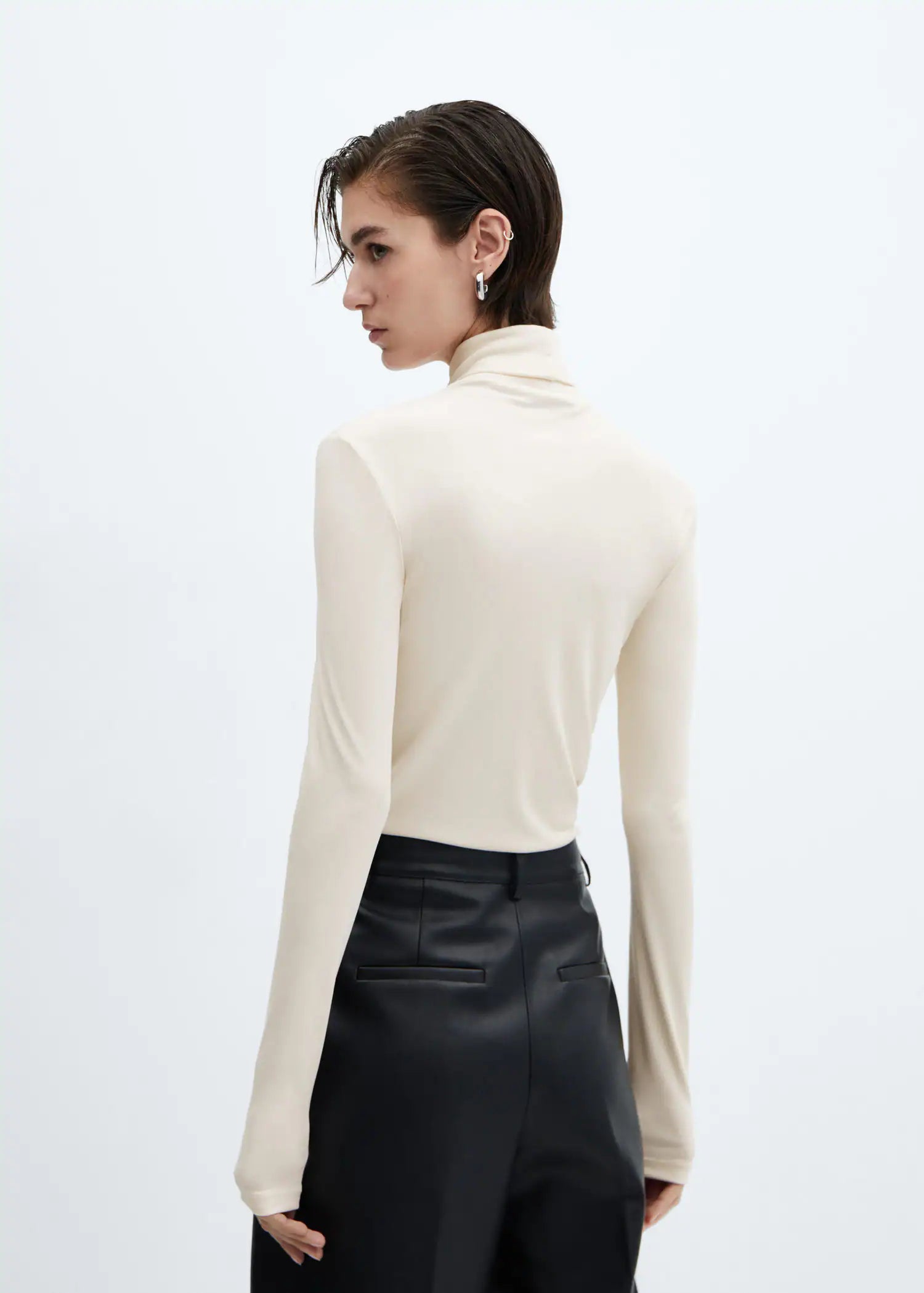 Camiseta modal cuello vuelto