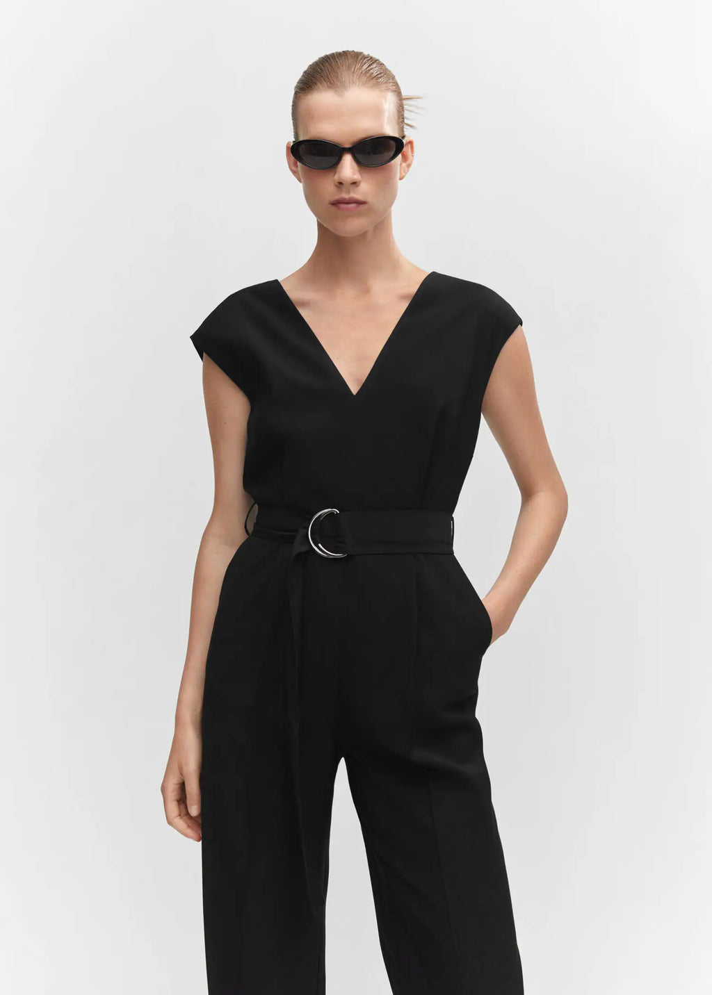 Mono cinturón cuello pico
