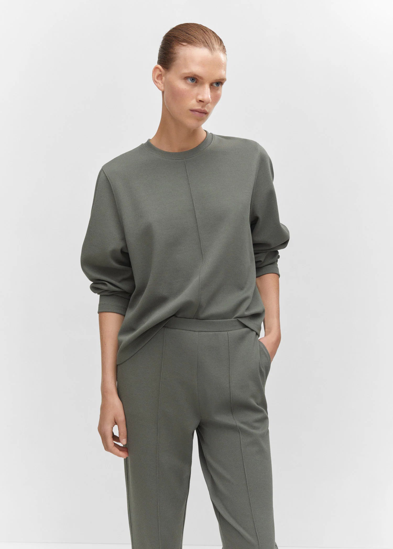 Pantalón jogger costuras