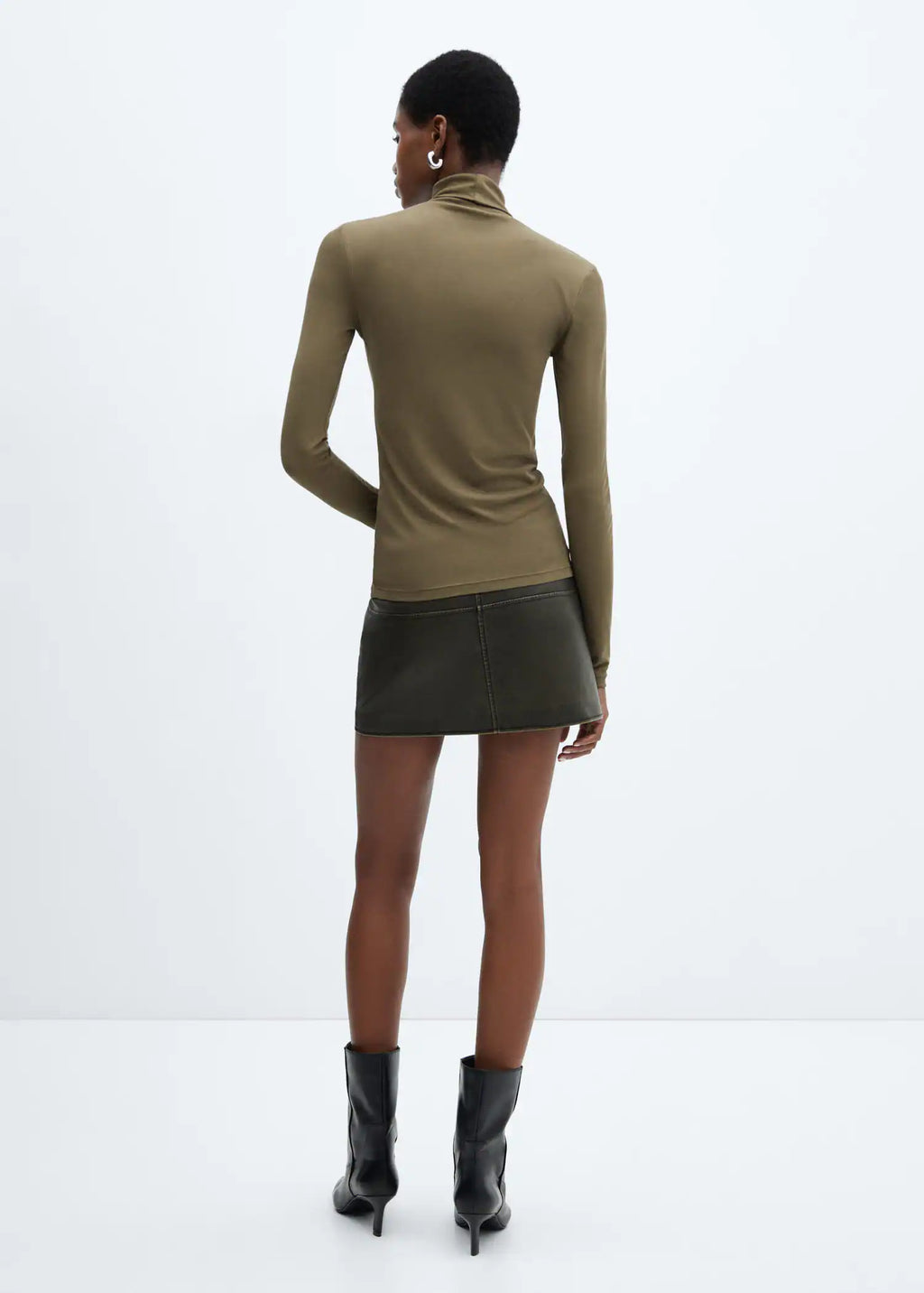 Camiseta modal cuello vuelto